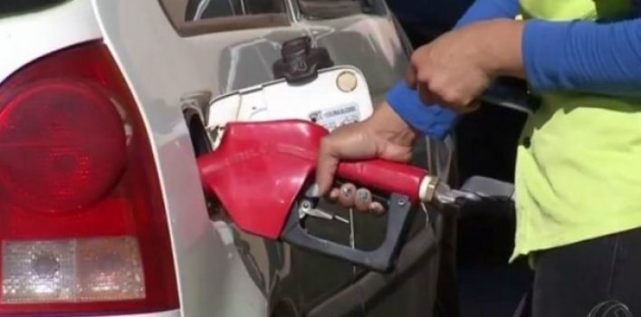 Preço da gasolina volta a subir e atinge R$ 3,882 por litro