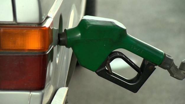 Preço da gasolina volta a subir e passa de R$ 3,90 pela primeira vez