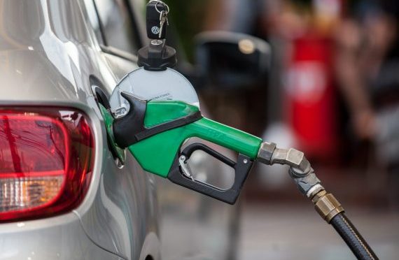 Preço médio da gasolina nas bombas cai pela 15ª vez seguida, diz ANP