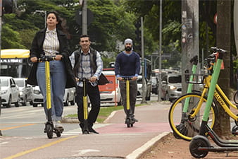 Prefeituras querem regulamentar patinetes elétricos