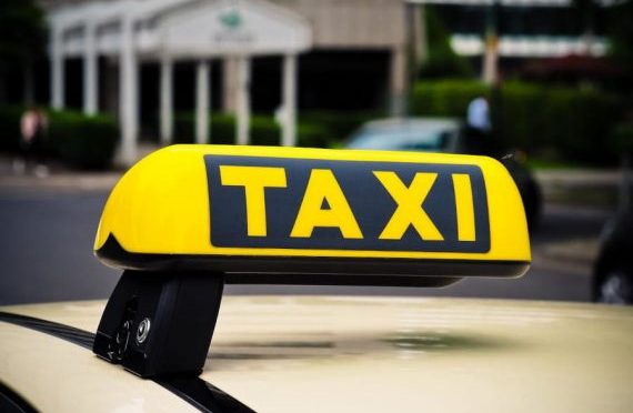 Crise dos transportes por aplicativo impulsiona táxi no Brasil