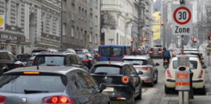 Por que as cidades estão diminuindo os limites de velocidade em vias urbanas?