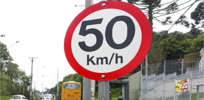 Mudança no limite de velocidade da via deve ser comunicada pelo órgão de trânsito? Veja a resposta!