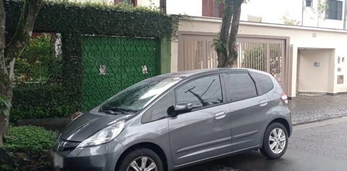 É infração estacionar em frente a própria garagem? Veja aqui!