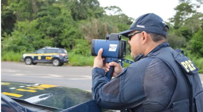 Radar que fiscaliza velocidade média pode virar realidade, em breve, no Brasil