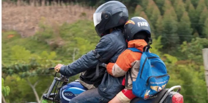 Atenção: motociclista que transporta criança menor de 10 anos pode ter suspensão direta da CNH