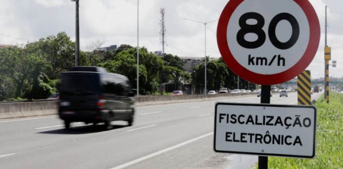 187 infrações de trânsito são registradas por minuto no Brasil