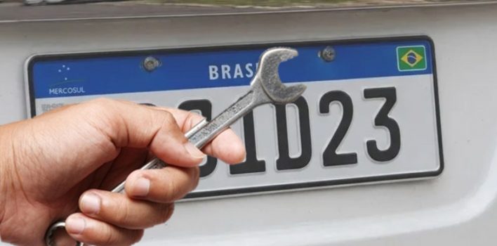 Câmara dos Deputados Federais avalia transferir posse da placa ao motorista