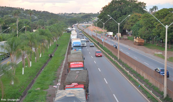 Caminhoneiros em greve serão multados em 1 915 reais