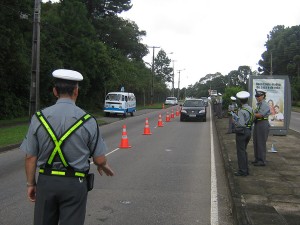 Agentes de trânsito poderão ser autorizados a portar arma de fogo