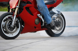 Comissão aprova PL que prevê cabines de pedágio para motocicletas