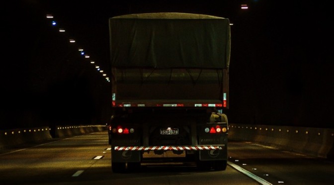 Campanha alerta caminhoneiros dos riscos de sonolência ao volante