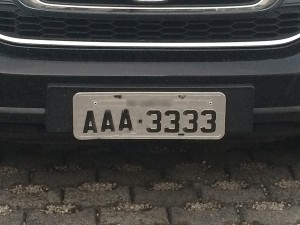 Como está a placa do seu veículo?