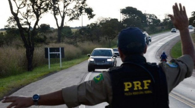 Farol de dia passa a valer em rodovias. Conheça as regras de uso das lanternas