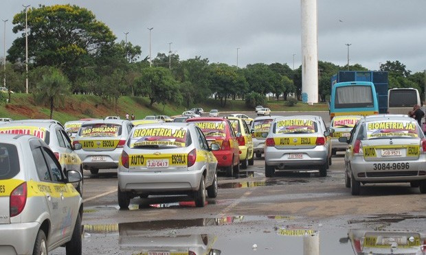 Lei obriga autoescolas do DF a terem intérprete de Libras em aulas teóricas