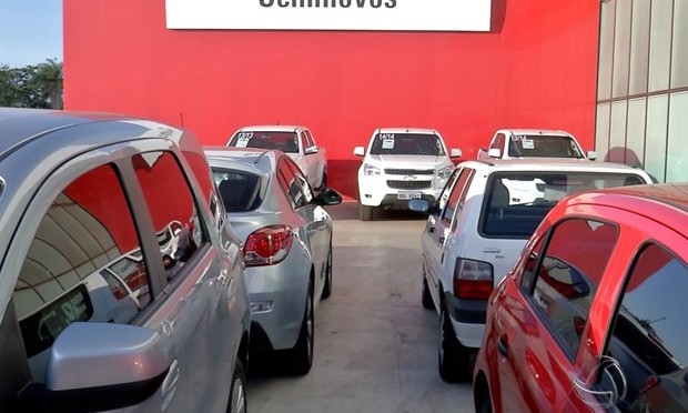 Financiamento de veículos novos cai 18% em agosto; de usados, sobe 7%