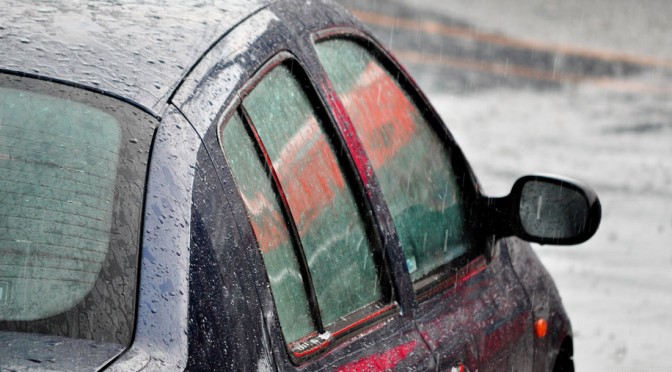 ESTEJA ALERTA PARA O TRÂNSITO E CONDIÇÕES DO VEÍCULO EM DIAS DE CHUVA