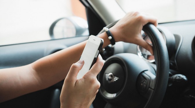 OBSERVATÓRIO ANALISA RISCOS DA COMBINAÇÃO CELULAR/VOLANTE À FOLHA DE SÃO PAULO