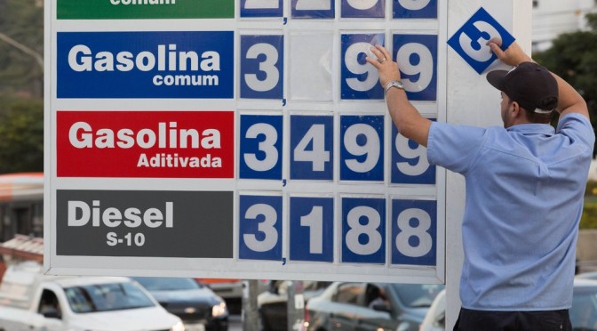 Preço da gasolina sobe mais de 8% na primeira semana após alta de impostos, diz ANP