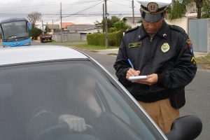 Comissão aprova prazo para Detran analisar defesa prévia de motorista autuado