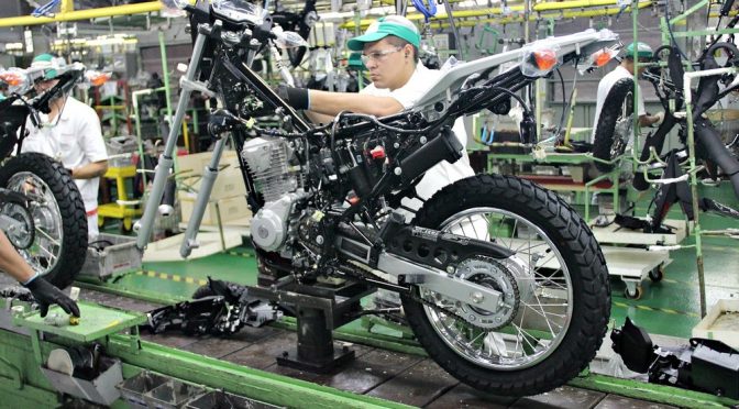 Produção de motos no Brasil cai 13,5% em agosto, diz Abraciclo