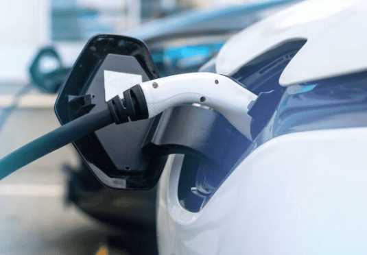 Quantos carregadores para carros elétricos tem no Brasil?