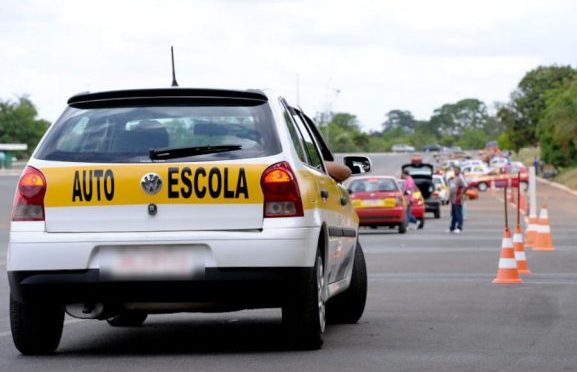 Contran prorroga utilização de veículos de aprendizagem em CFCs