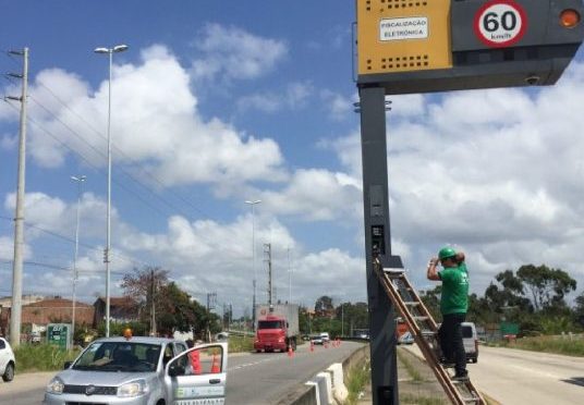 Pistola de multas! Esse novo radar consegue multar 30 carros ao mesmo tempo