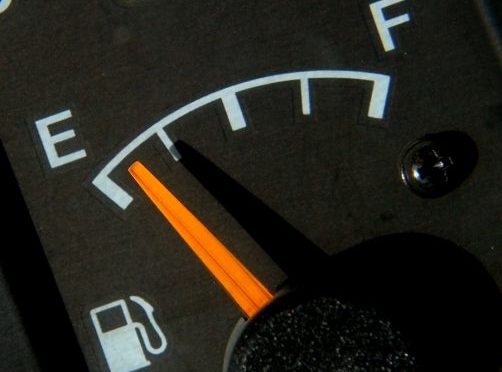 Avança projeto que proíbe carro novo movido a combustível fóssil a partir de 2060