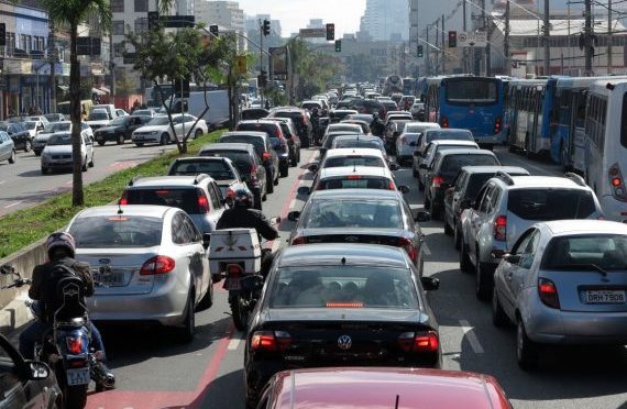 Carros de locadoras ainda rodam sem itens básicos de segurança