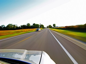 Cinco motivos para respeitar os limites de velocidade das vias, além da multa
