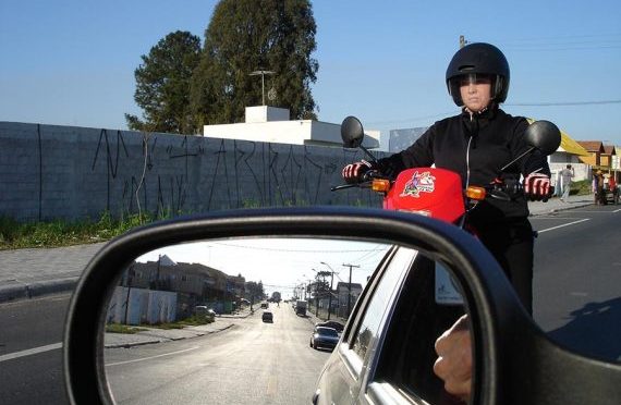 Ford patenteia tecnologia para detectar motociclistas que trafegam nos corredores