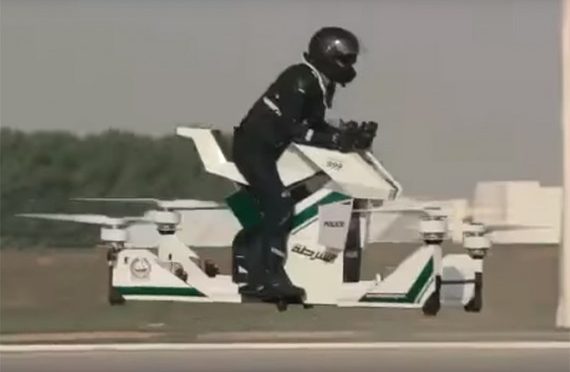 Moto voadora, robôs pilotos e supercarga em ônibus elétrico