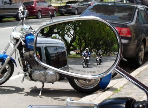 Por que o motociclista é a grande vítima do trânsito brasileiro?