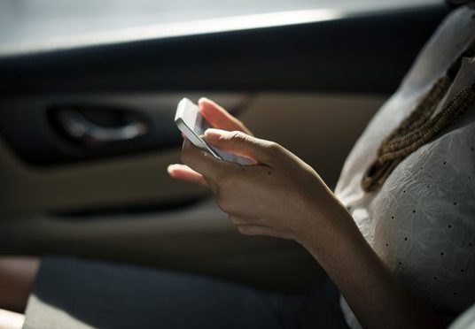 Pesquisa comprova: o uso do celular ao volante já é a terceira causa de mortes no trânsito brasileiro