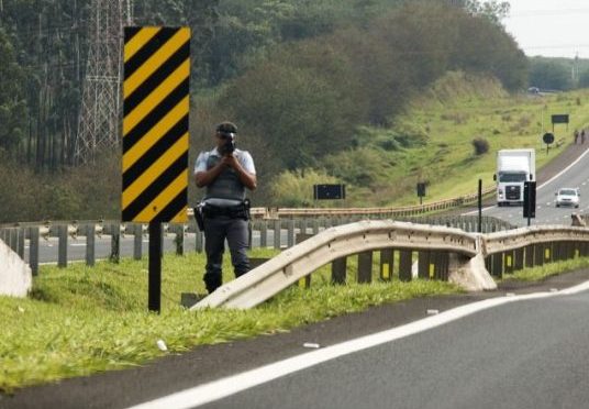 Policiais rodoviários com radar não poderão mais se esconder