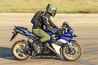 Quais são as infrações mais comuns cometidas por motociclistas?