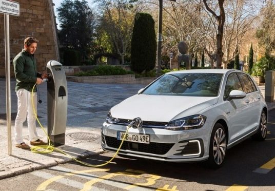 Senado aprova lei de pontos de recarga para carros elétricos