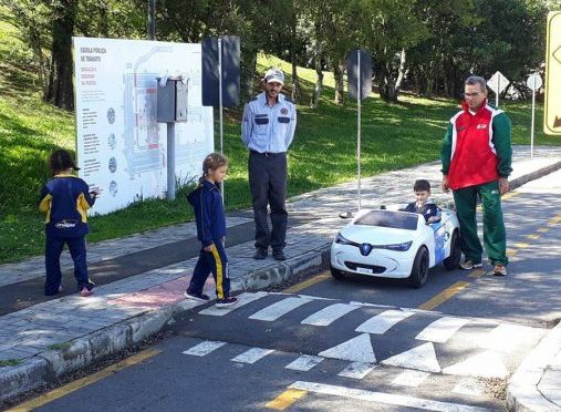 Trânsito também é assunto de criança!