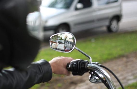 Nova lei: crianças menores de 10 anos não poderão ser transportadas em motos