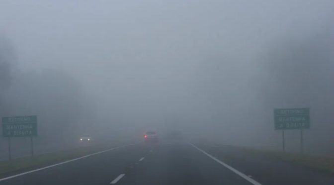 Dirigir sob neblina: veja o que se deve e o que não se deve fazer