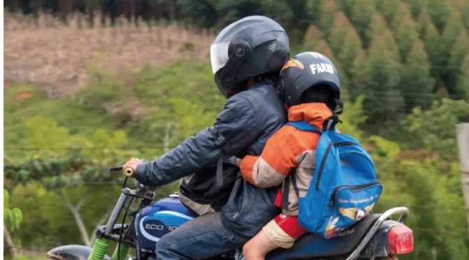 Atenção: motociclista que transporta criança menor de 10 anos pode ter suspensão direta da CNH