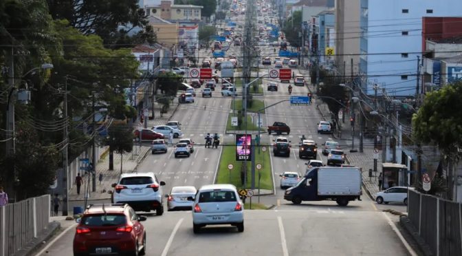 Veja quando é obrigatória a troca de placa do veículo para o novo modelo