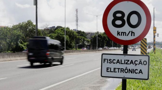 187 infrações de trânsito são registradas por minuto no Brasil