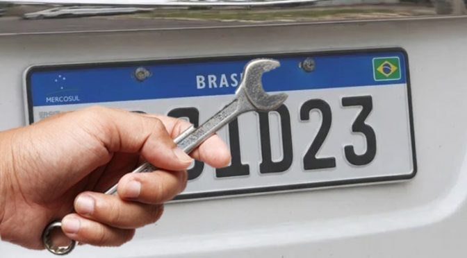 Câmara dos Deputados Federais avalia transferir posse da placa ao motorista